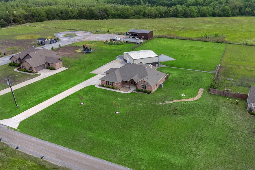 More Photos Of 667 County Road 4935, Trenton Service For Sale