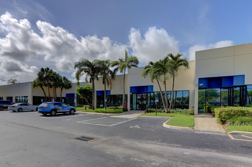 More Photos Of 901-925 Clint Moore Rd, Boca Raton Loft Creative Space For Lease