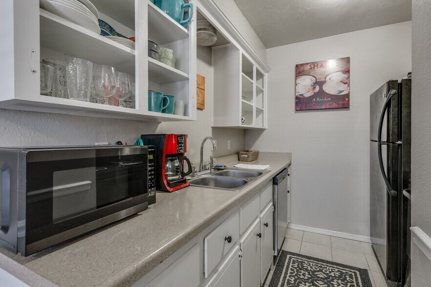 More Photos Of NW 10th St & N Classen Blvd, Oklahoma City Apartments For Sale