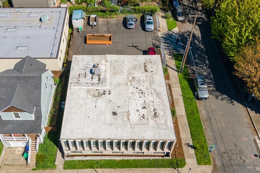 More Photos Of 835 SE 17th Ave, Portland Office For Sale