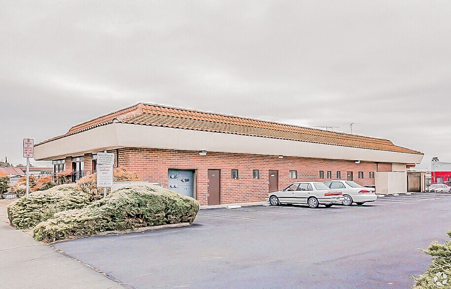 More Photos Of 2147-2159 N Texas St, Fairfield Restaurant For Lease