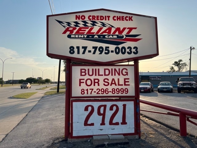 More Photos Of 2921 E Abram St, Arlington Manufacturing For Sale