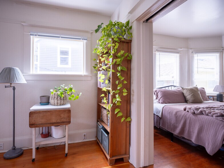 More Photos Of 3911 SE 28th Pl, Portland Apartments For Sale