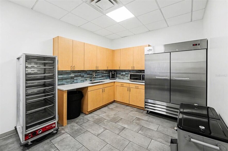 More Photos Of 2304 E Busch Blvd, Tampa Office For Sale