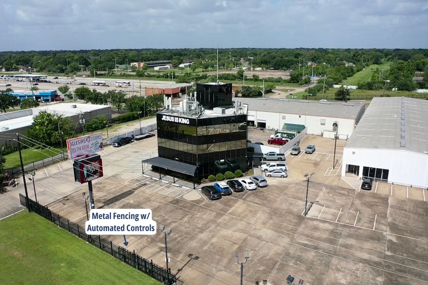 More Photos Of 8245 North Fwy, Houston Unknown For Lease