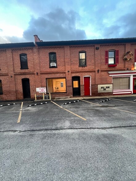 Primary Photo Of 3397 George st, York Freestanding For Lease