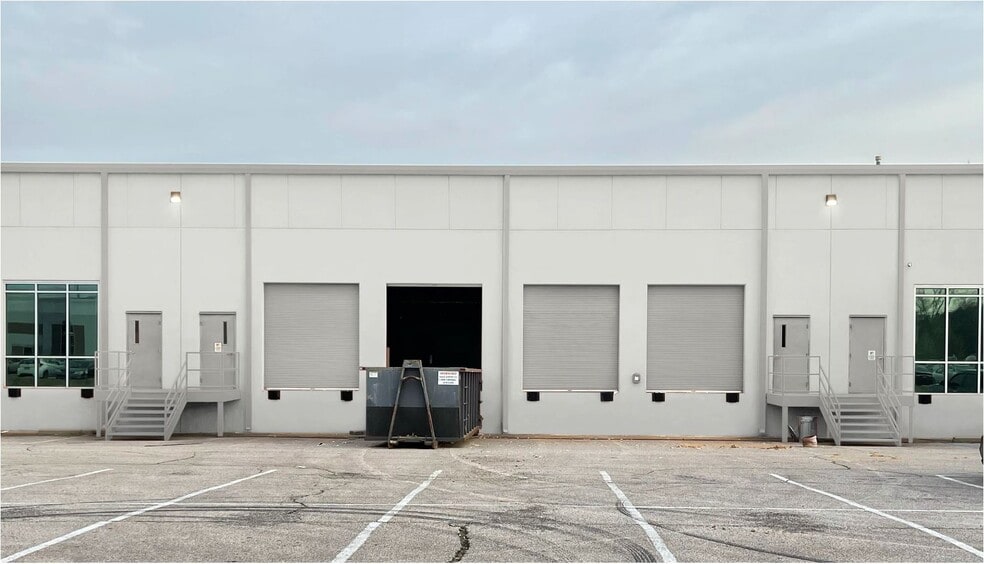 More Photos Of 6550 Interstate Blvd, Horn Lake Distribution For Lease