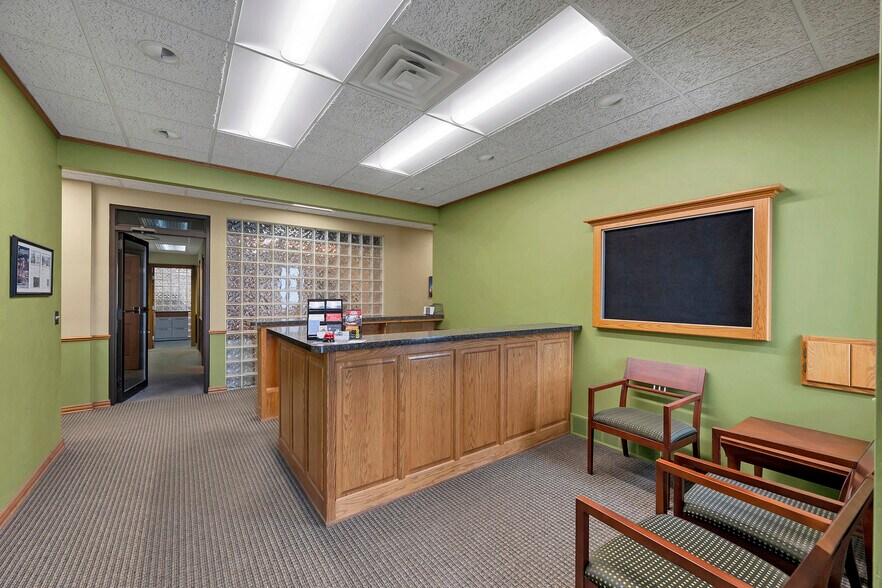 More Photos Of 4424 Dickinson Rd, De Pere Office For Lease