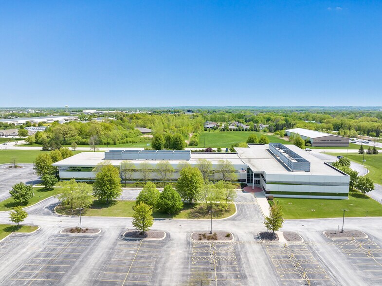 More Photos Of 3500 Packerland Dr, De Pere Office For Lease