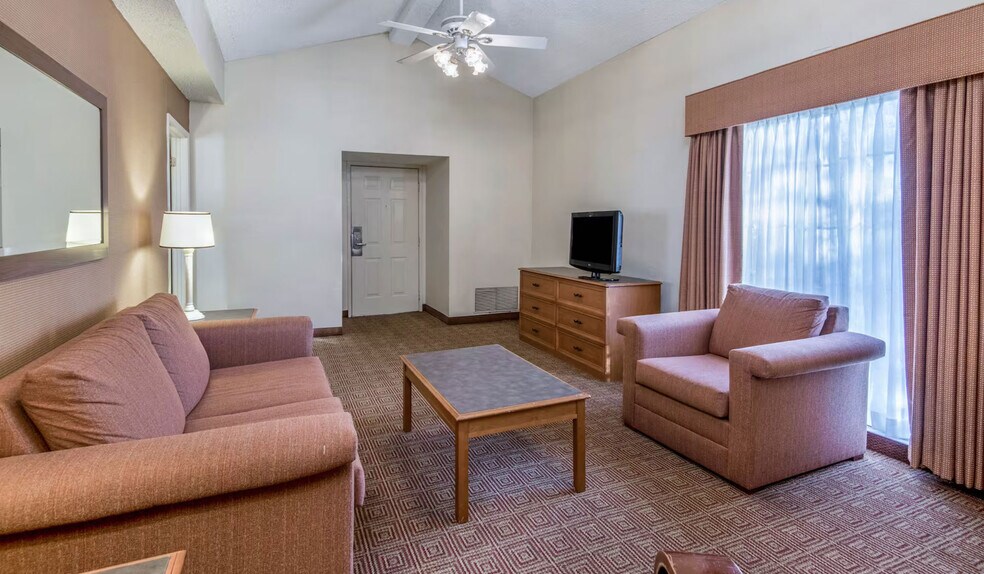 More Photos Of 6410 N Interstate 35, San Antonio Hotel For Sale