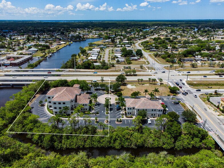 More Photos Of 5920 Pan American Blvd, North Port Medical For Lease