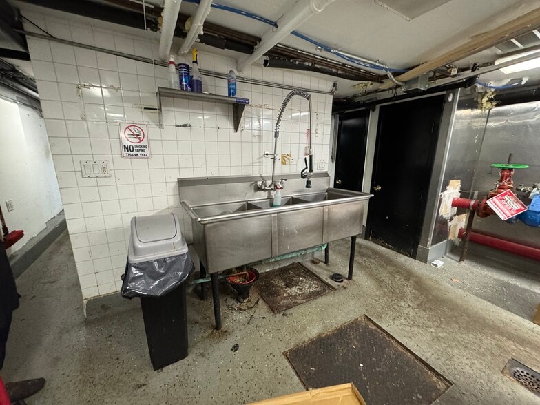 More Photos Of 3935 Bell Blvd, Bayside Restaurant For Lease