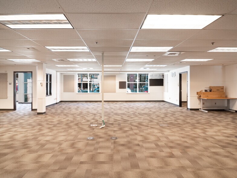 More Photos Of 1331 Commercial St, Bellingham General Retail For Sale