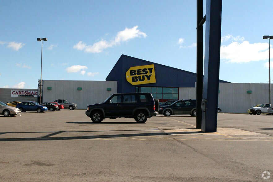 More Photos Of 1570-1580 SW Wanamaker Rd, Topeka Unknown For Lease
