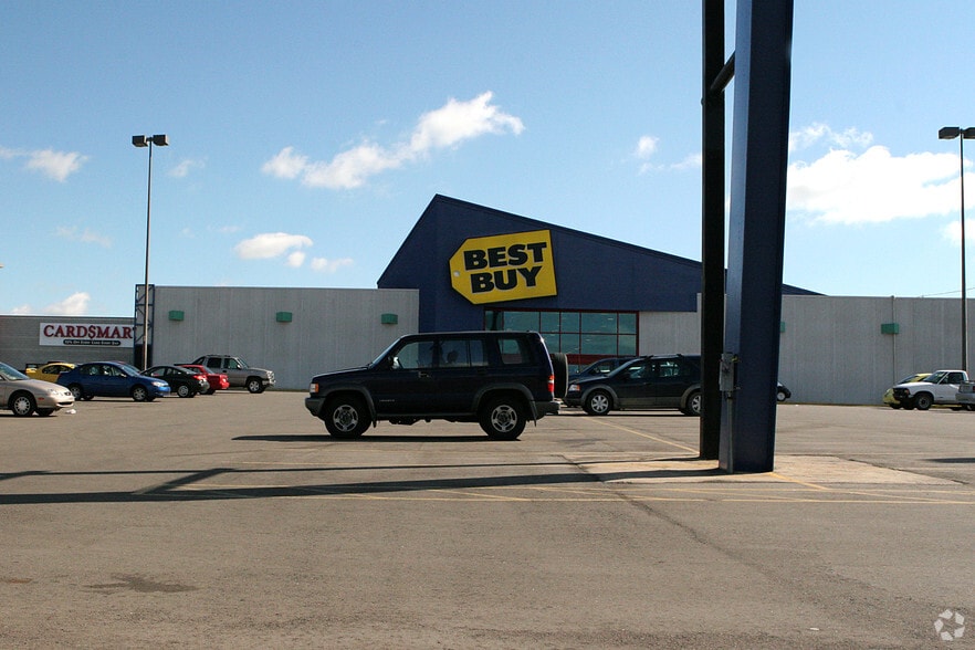 More Photos Of 1570-1580 SW Wanamaker Rd, Topeka Unknown For Lease