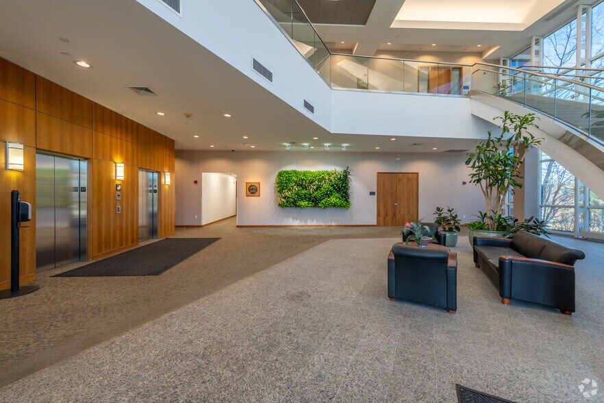 More Photos Of 175 Crossing Blvd, Framingham Office For Lease