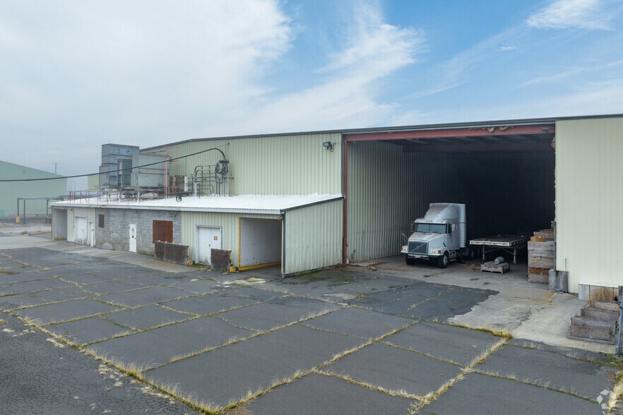 More Photos Of 408 Russell St, Milton-Freewater Warehouse For Sale