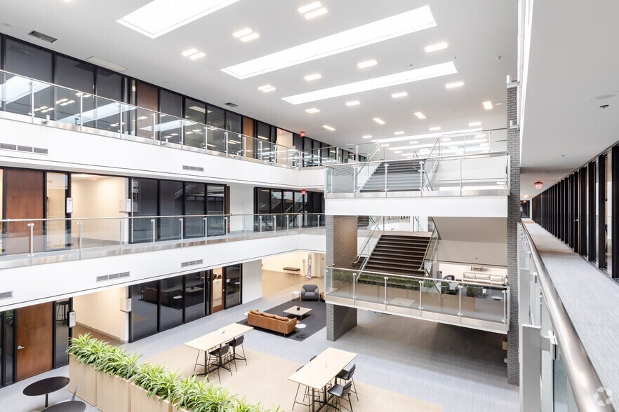 More Photos Of 2625 Butterfield Rd, Oak Brook Office For Lease