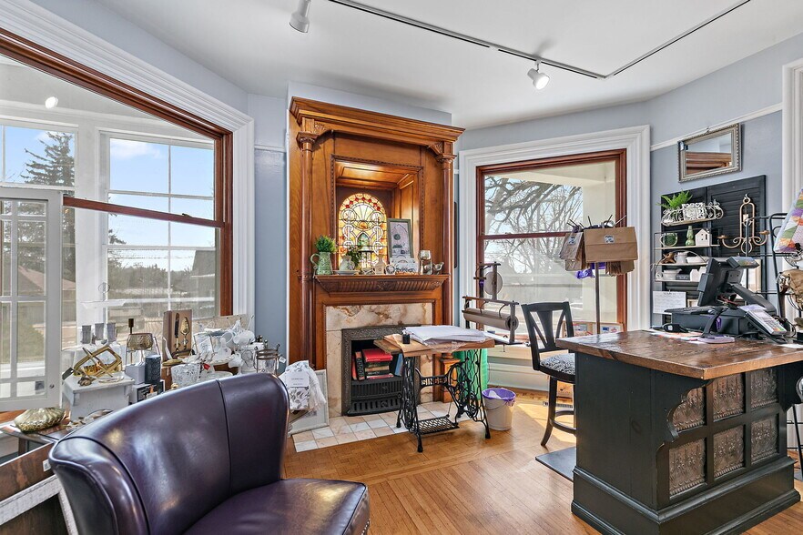 More Photos Of 303 N Main St, Elburn General Retail For Sale