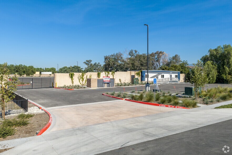More Photos Of 2776 S Lilac Ave, Bloomington Contractor Storage Yard For Lease