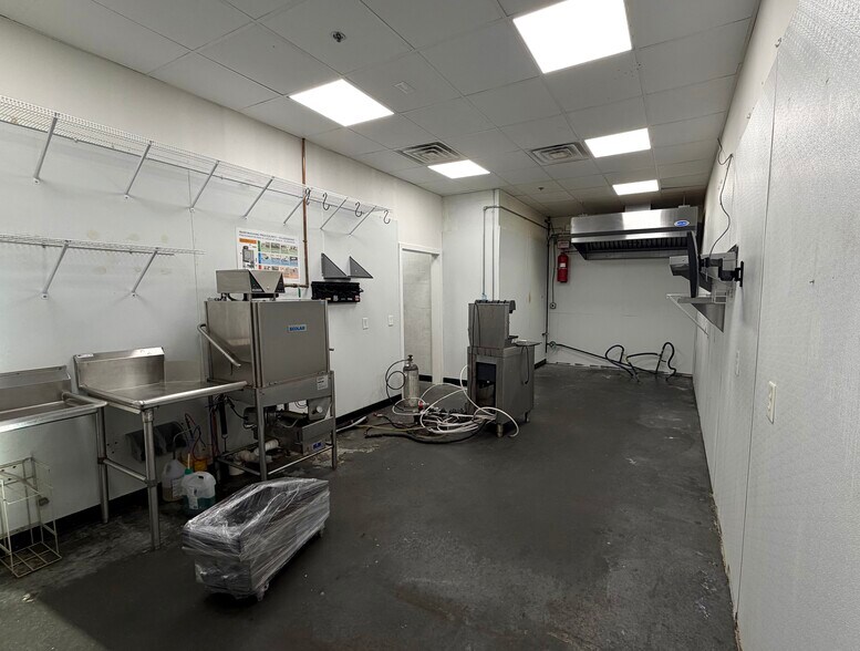 More Photos Of 322 W Main St, Blue Ridge Religious Facility For Lease