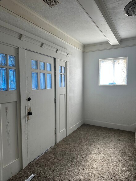 More Photos Of 353 SE Baseline St, Hillsboro General Retail For Sale