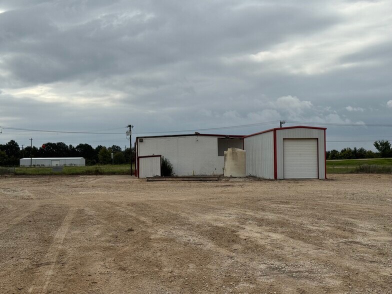 More Photos Of 9182 S US Highway 79, Palestine Service For Lease