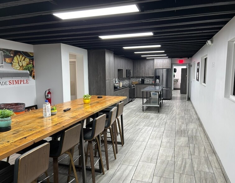 More Photos Of 631 S Kansas Ave, Springfield Warehouse For Sale