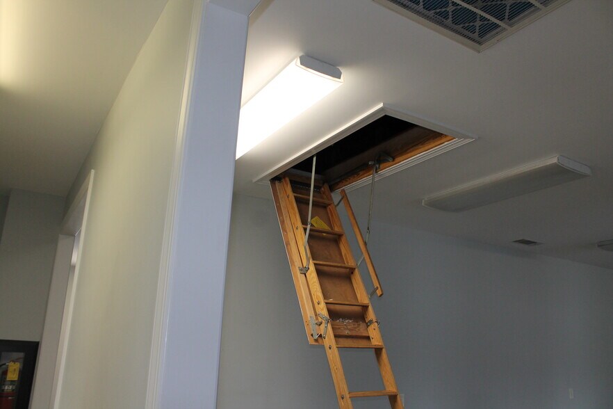 More Photos Of 37 W Fairmont Ave, Savannah Office For Lease