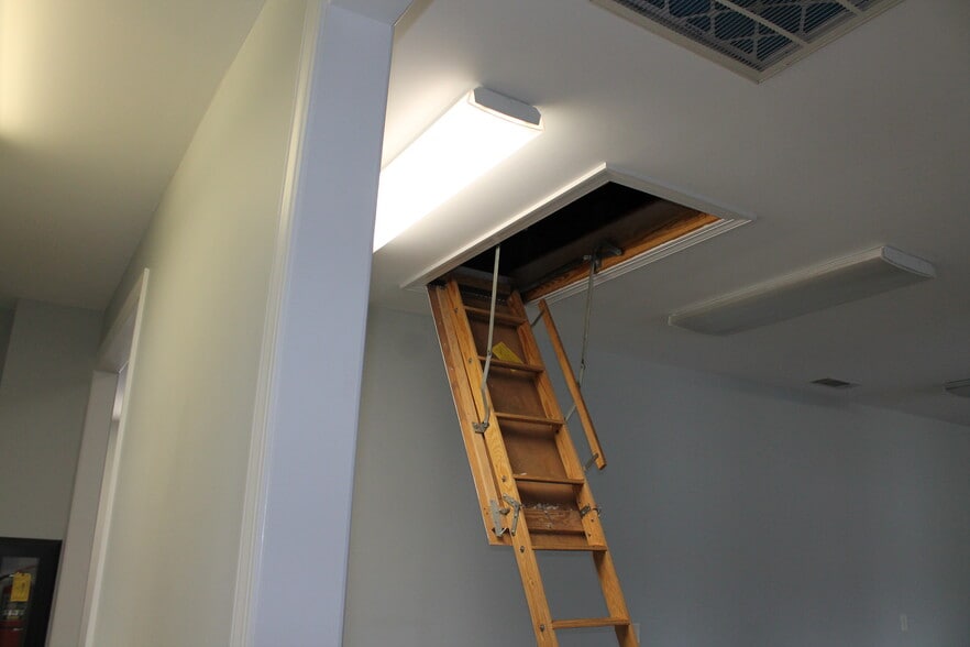 More Photos Of 37 W Fairmont Ave, Savannah Office For Lease