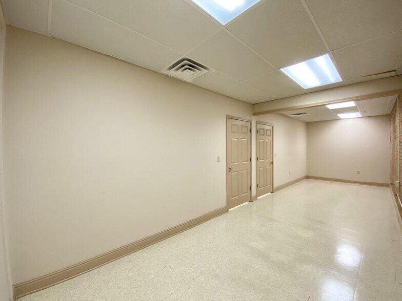 More Photos Of 1523-1529 Cliff Gookin Blvd, Tupelo Office For Lease