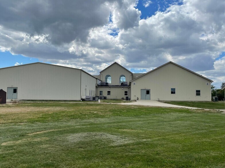 More Photos Of 15812 State Route 56 W, Mount Sterling Light Distribution For Sale