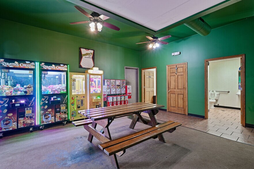 More Photos Of 1951-1981 S 8th St, Wisconsin Rapids General Retail For Sale