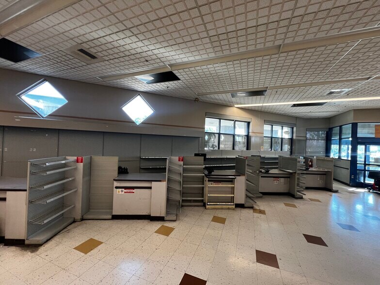 More Photos Of 975 E Cypress Ave, Redding Drugstore For Lease