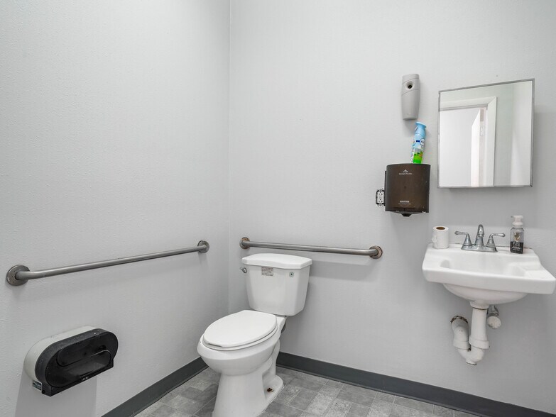 More Photos Of 12278 E Colonial Dr, Orlando Office For Lease