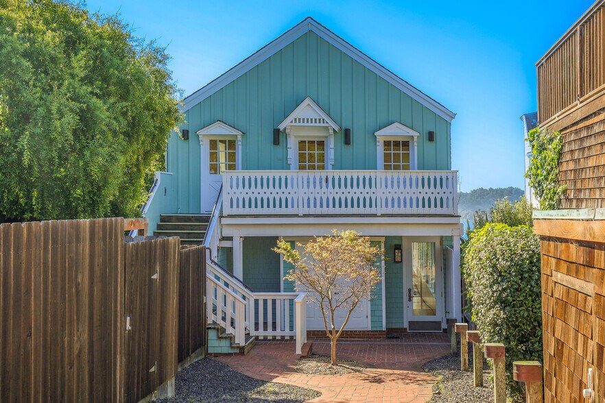 More Photos Of 45094 Main St, Mendocino General Retail For Sale