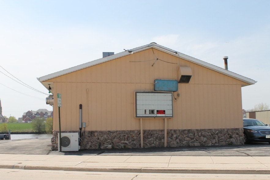More Photos Of 1204 18th St, Two Rivers Bar For Sale