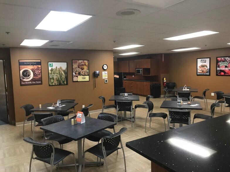 More Photos Of 2655 E Richmond St, Shawano Warehouse For Lease