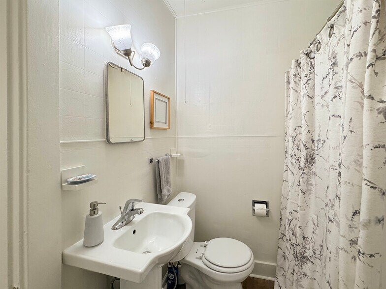 More Photos Of 306 W 1st St, Port Angeles Apartments For Sale