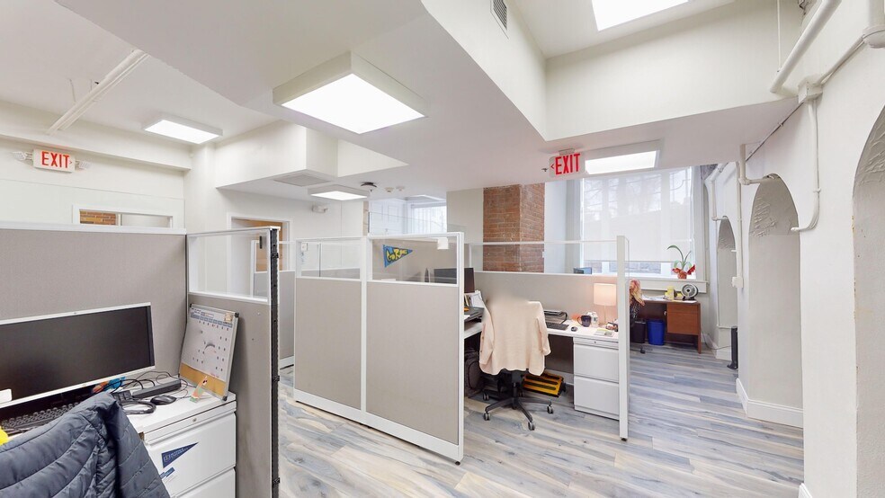 More Photos Of 22 Beacon St, Boston Storefront Retail Office For Lease
