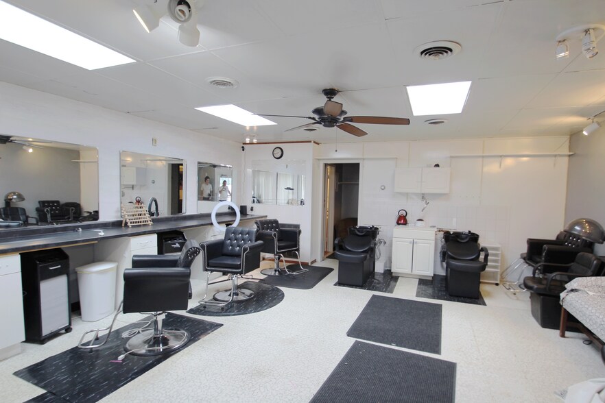 More Photos Of 799 N Court St, Medina Office For Lease