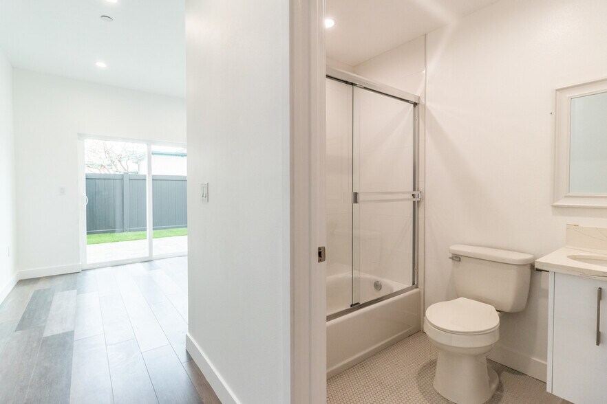 More Photos Of 1818 Thurman Ave, Los Angeles Apartments For Sale