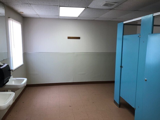 More Photos Of 6821 W 70th St, Shreveport Office For Sale
