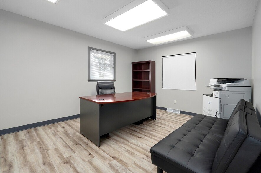 More Photos Of 3560 E Evergreen St, Springfield Office For Sale