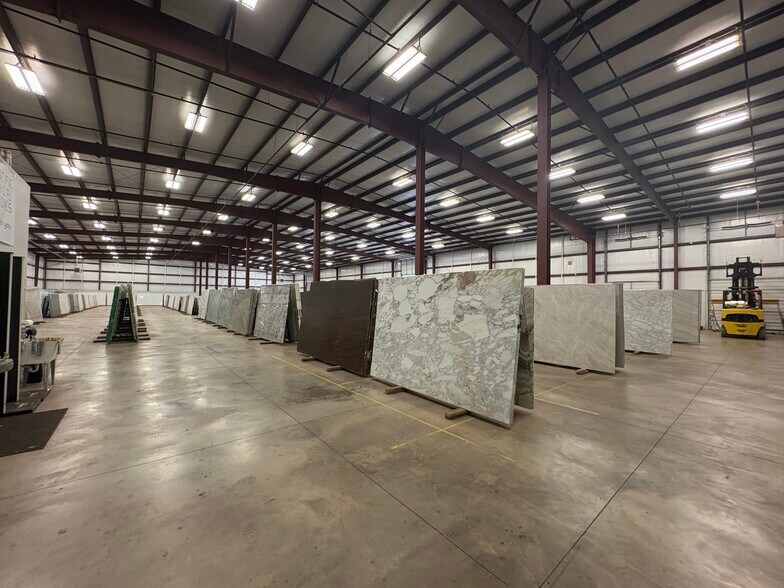 More Photos Of 149 NE 138th St, Edmond Warehouse For Lease