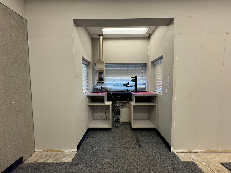 More Photos Of 1313 N Wood Ave, Florence Freestanding For Sale