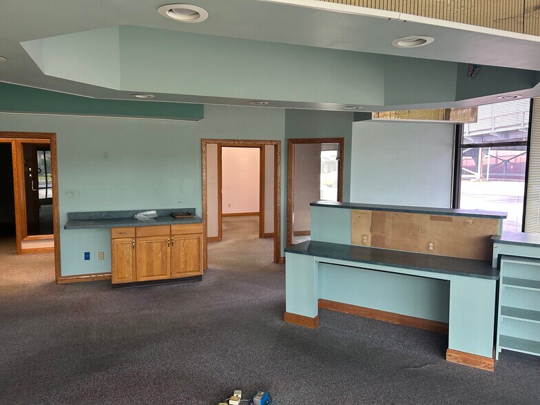 More Photos Of 308 Patrick Street Plz, Charleston Storefront For Lease