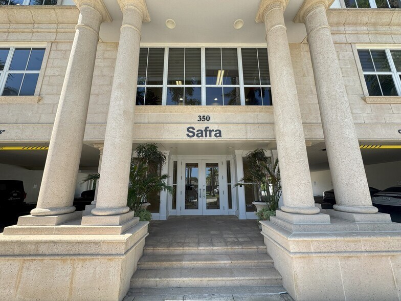 More Photos Of 350 Royal Palm Way, Palm Beach Medical For Lease