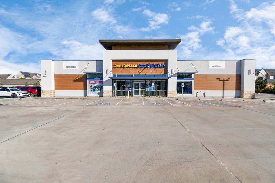 More Photos Of 10423 N Sam Houston Pky E, Humble Sports And Entertainment For Sale