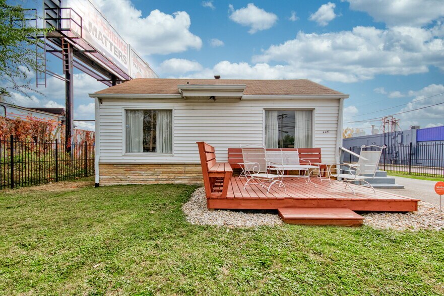 More Photos Of 4451 Old Allisonville Rd, Indianapolis Office For Sale